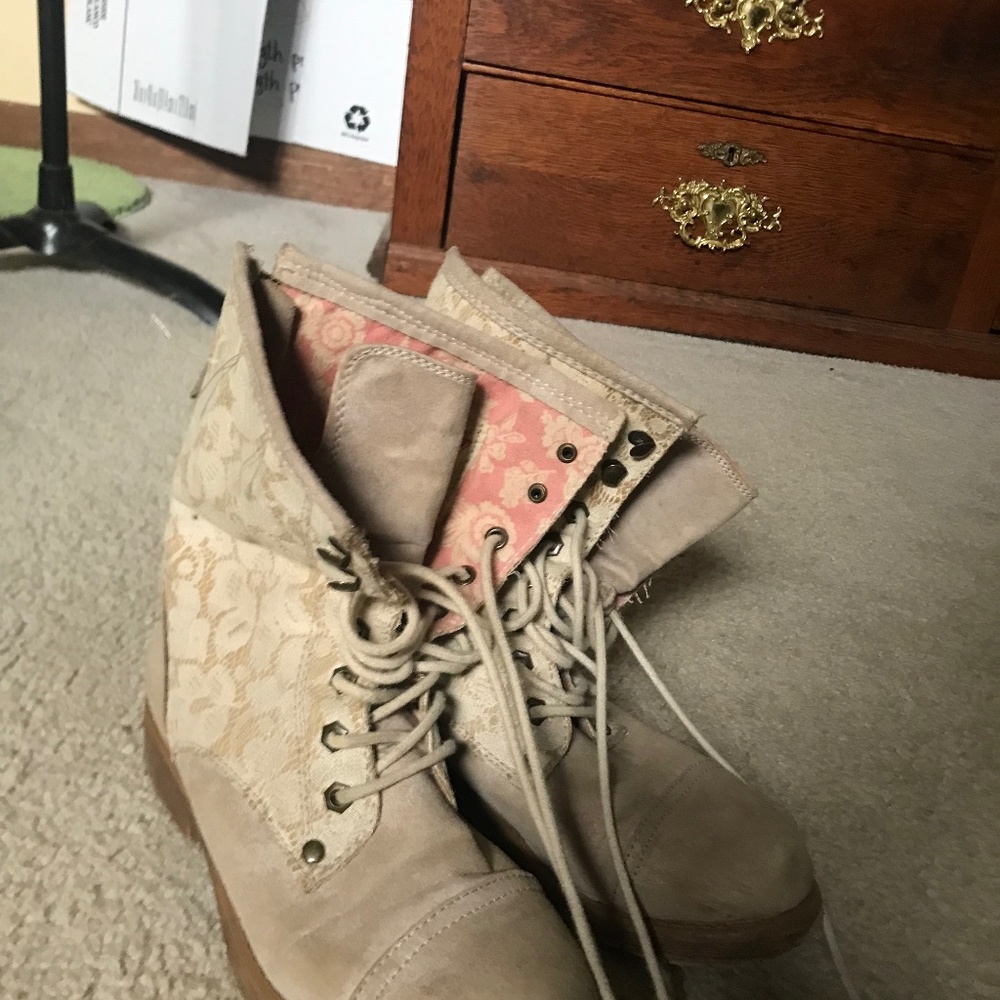 Roxy boots